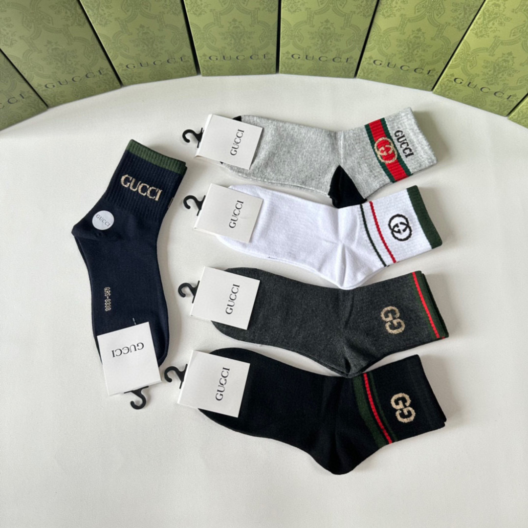 💛配专柜包装 Gucci（古驰）新款中长款堆堆袜袜子！一盒五双，专柜同步筒袜袜子，💛大牌出街，潮人必备🔥超好搭