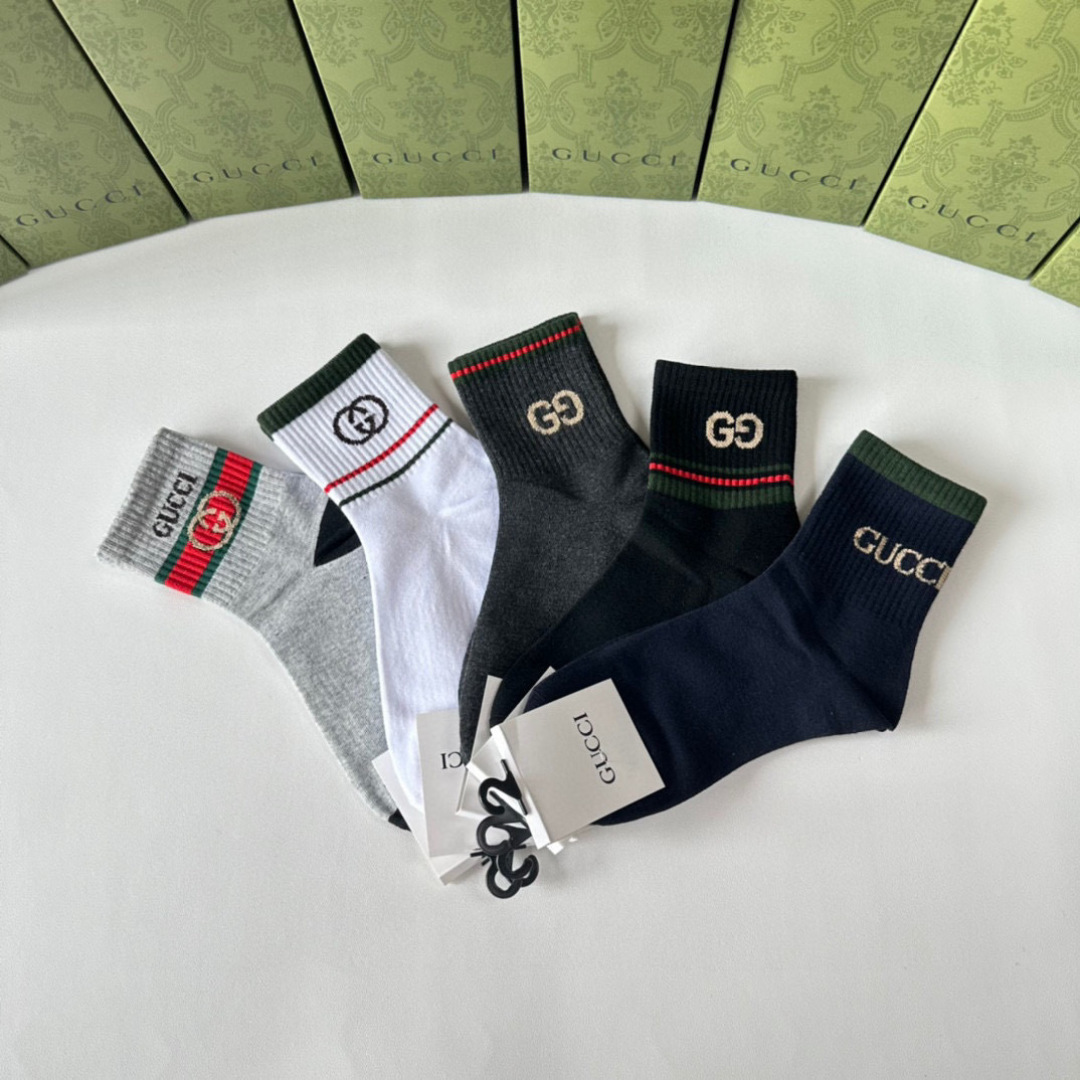 💛配专柜包装 Gucci（古驰）新款中长款堆堆袜袜子！一盒五双，专柜同步筒袜袜子，💛大牌出街，潮人必备🔥超好搭