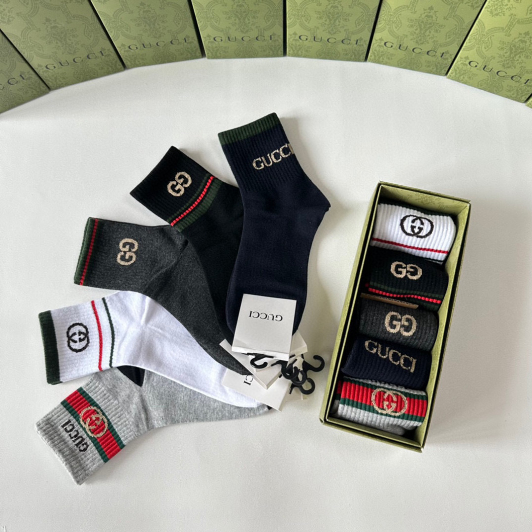 💛配专柜包装 Gucci（古驰）新款中长款堆堆袜袜子！一盒五双，专柜同步筒袜袜子，💛大牌出街，潮人必备🔥超好搭