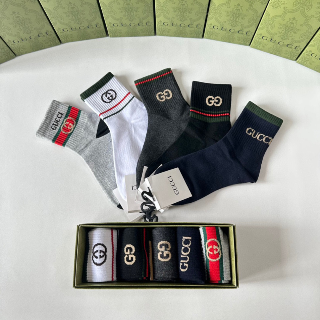 💛配专柜包装 Gucci（古驰）新款中长款堆堆袜袜子！一盒五双，专柜同步筒袜袜子，💛大牌出街，潮人必备🔥超好搭