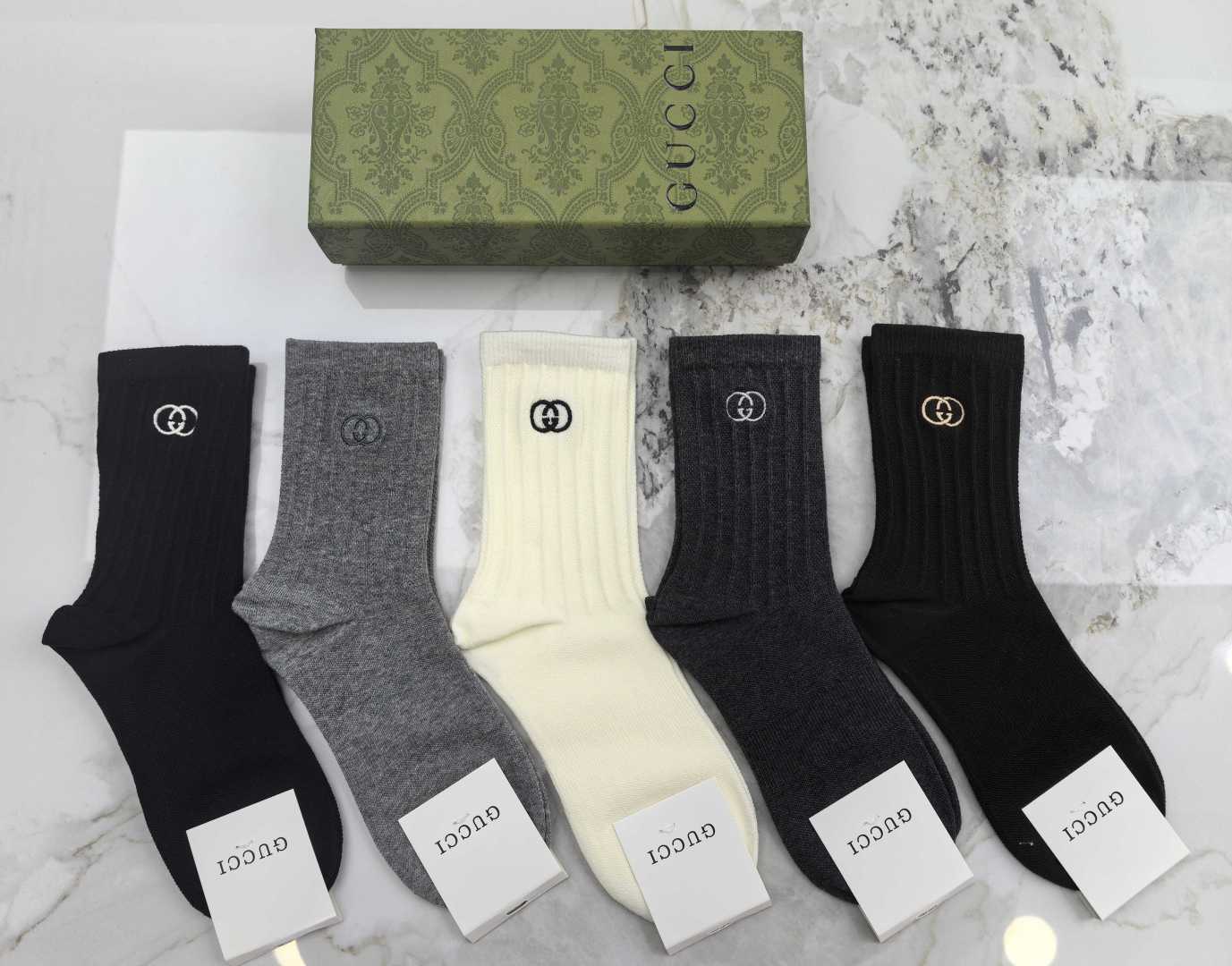 💛配专柜包装 GUCCI（古驰）最新双针中长筒刺绣款堆堆袜袜子！一盒五双，专柜同步筒袜袜子，💛大牌出街，潮人必备🔥超好搭