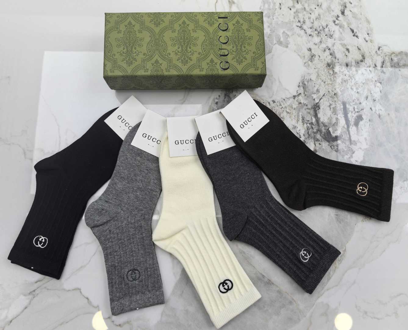 💛配专柜包装 GUCCI（古驰）最新双针中长筒刺绣款堆堆袜袜子！一盒五双，专柜同步筒袜袜子，💛大牌出街，潮人必备🔥超好搭