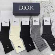 💛配专柜包装 DIOR(迪奥)最新双针中长筒刺绣款堆堆袜袜子!一盒五双,专柜同步筒袜袜子,💛大牌出街,潮人必备🔥超好搭 💛配专柜包装 DIOR(迪奥)最新双针中长筒刺绣款堆堆袜袜子!一盒五双,专柜同步筒袜袜子,💛大牌出街,潮人必备🔥超好搭