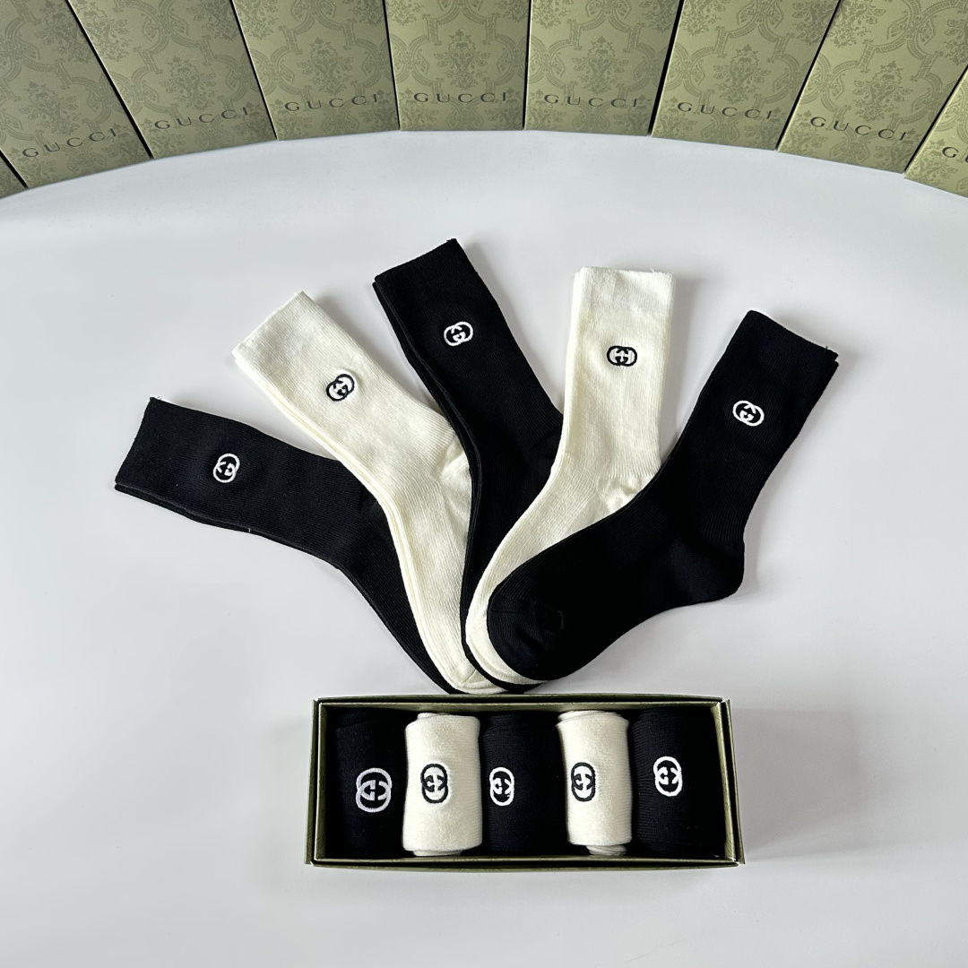 💛配专柜包装 Gucci（古驰）新款羊绒中长款堆堆袜袜子！一盒五双，专柜同步筒袜袜子，💛大牌出街，潮人必备🔥超好搭。