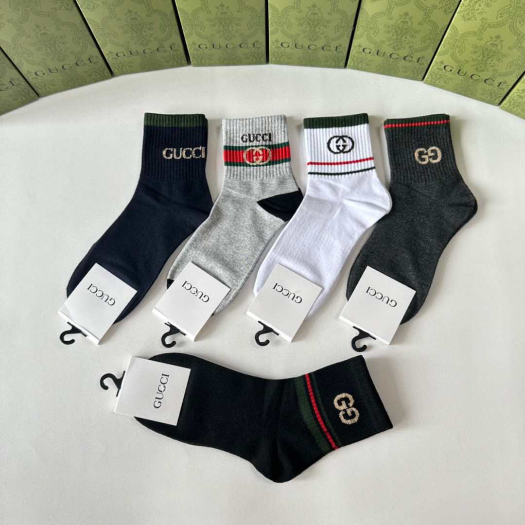 💛配专柜包装 Gucci（古驰）新款中长筒堆堆袜袜子！一盒五双，专柜同步筒袜袜子，💛大牌出街，潮人必备🔥超好搭