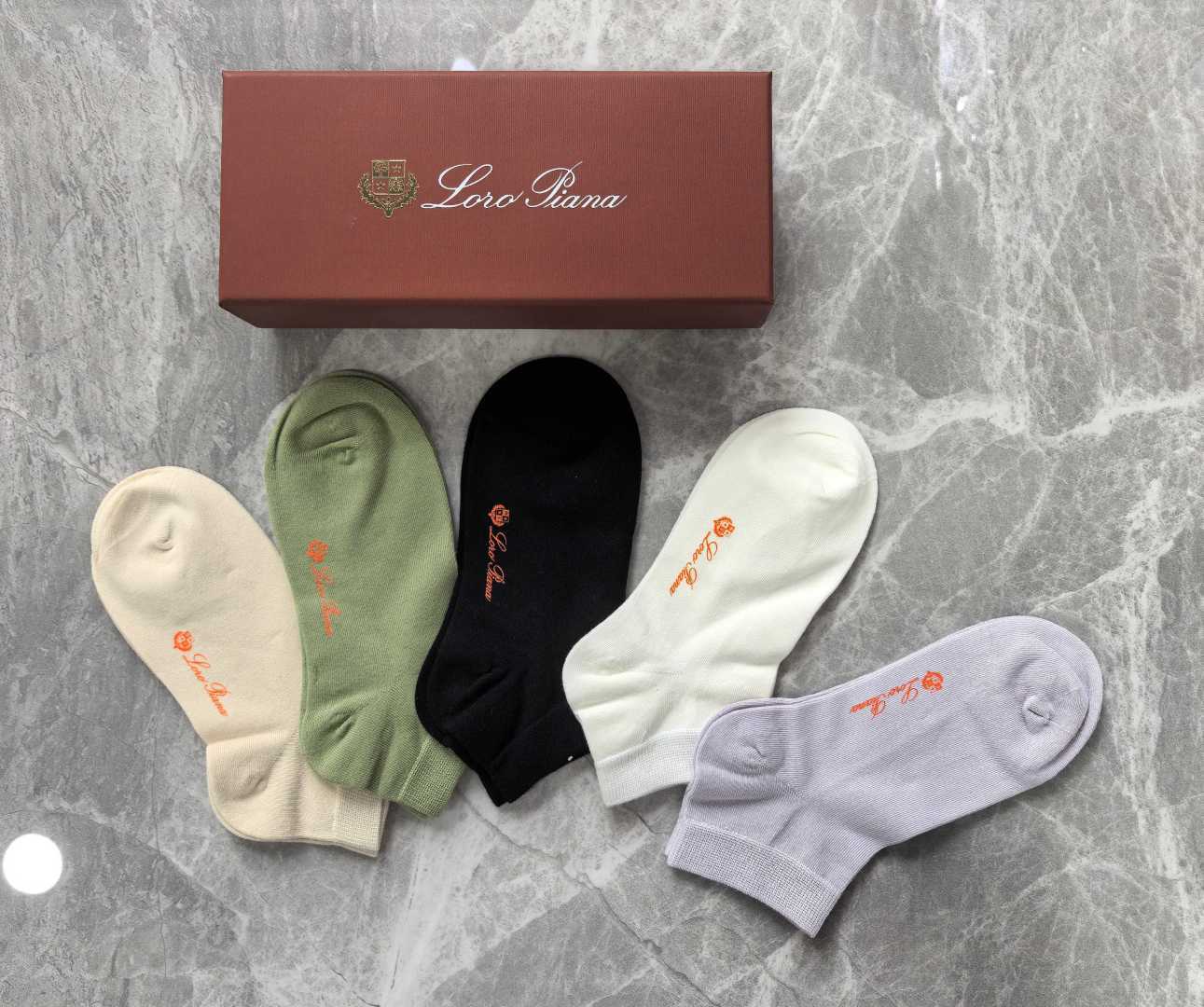 💛配包装 LORO PIANA（LP）新款中短款堆堆袜袜子！一盒五双， 专柜同步筒款袜子，💛大牌出街，潮人必备🔥超好搭