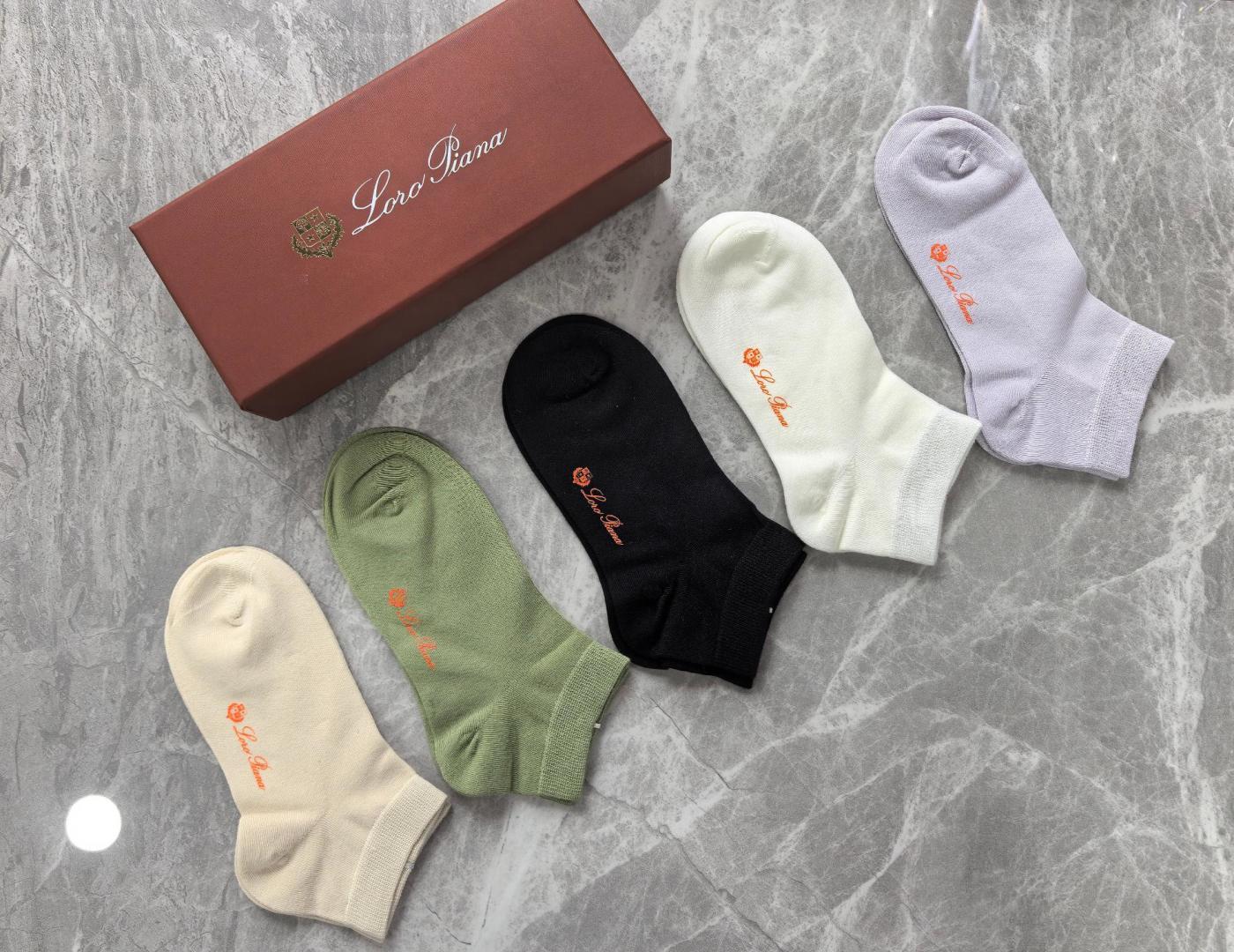 💛配包装 LORO PIANA（LP）新款中短款堆堆袜袜子！一盒五双， 专柜同步筒款袜子，💛大牌出街，潮人必备🔥超好搭