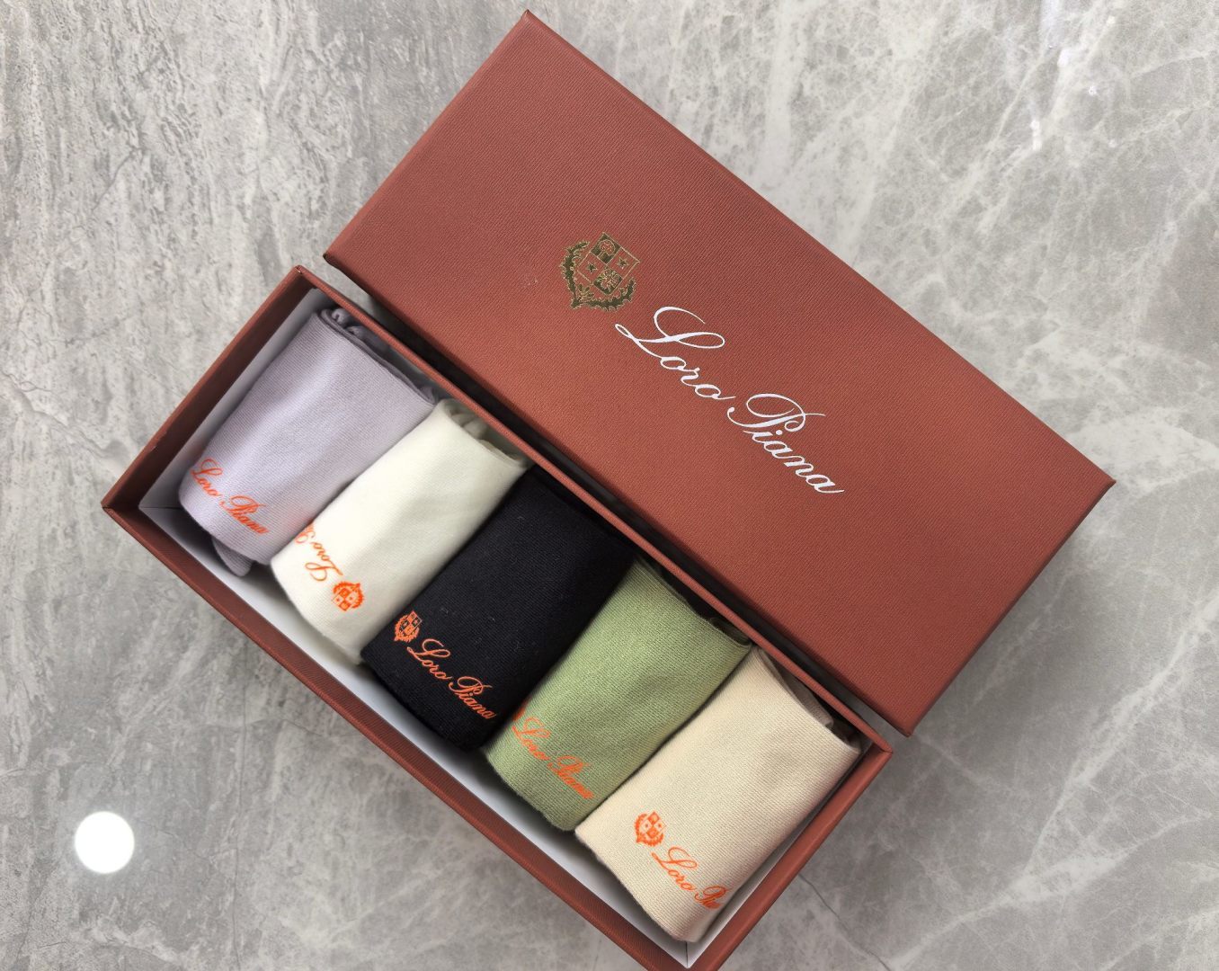 💛配包装 LORO PIANA（LP）新款中短款堆堆袜袜子！一盒五双， 专柜同步筒款袜子，💛大牌出街，潮人必备🔥超好搭