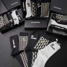 💛配包装 Chanel(香奈儿)新款经典中长款饰品袜堆堆袜袜子!一盒5双, 专柜同步筒款袜子,💛大牌出街,潮人必备🔥超好 💛配包装 Chanel(香奈儿)新款经典中长款饰品袜堆堆袜袜子!一盒5双, 专柜同步筒款袜子,💛大牌出街,潮人必备🔥超好