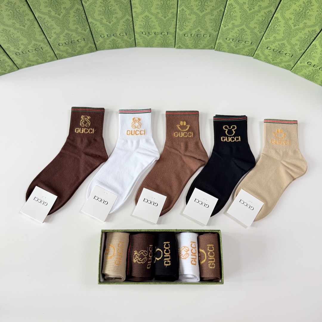 💛配专柜包装 Gucci（古驰）新款中长款堆堆袜袜子！一盒五双，专柜同步筒袜袜子，💛大牌出街，潮人必备🔥超好搭。