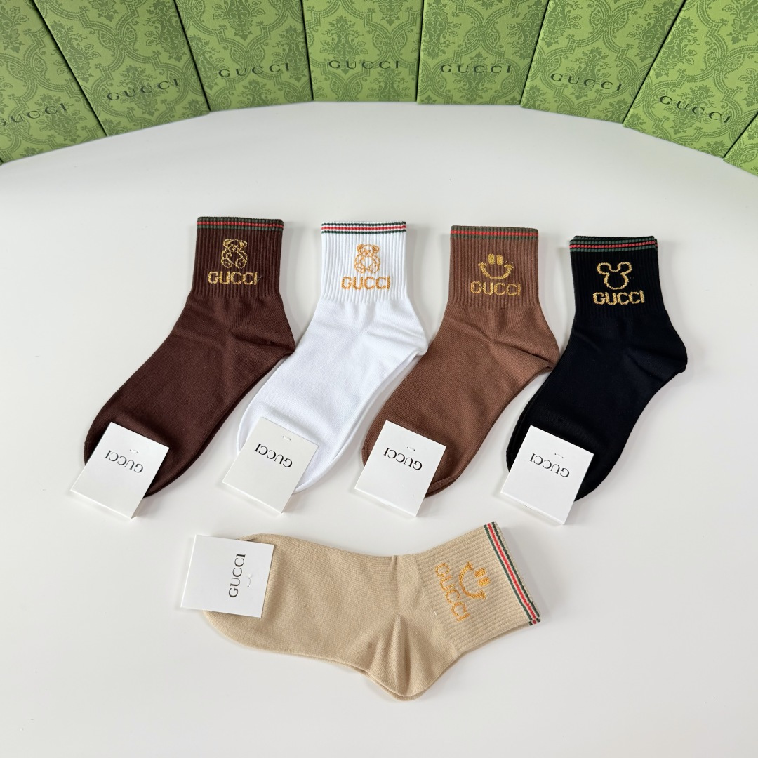 💛配专柜包装 Gucci（古驰）新款中长款堆堆袜袜子！一盒五双，专柜同步筒袜袜子，💛大牌出街，潮人必备🔥超好搭。