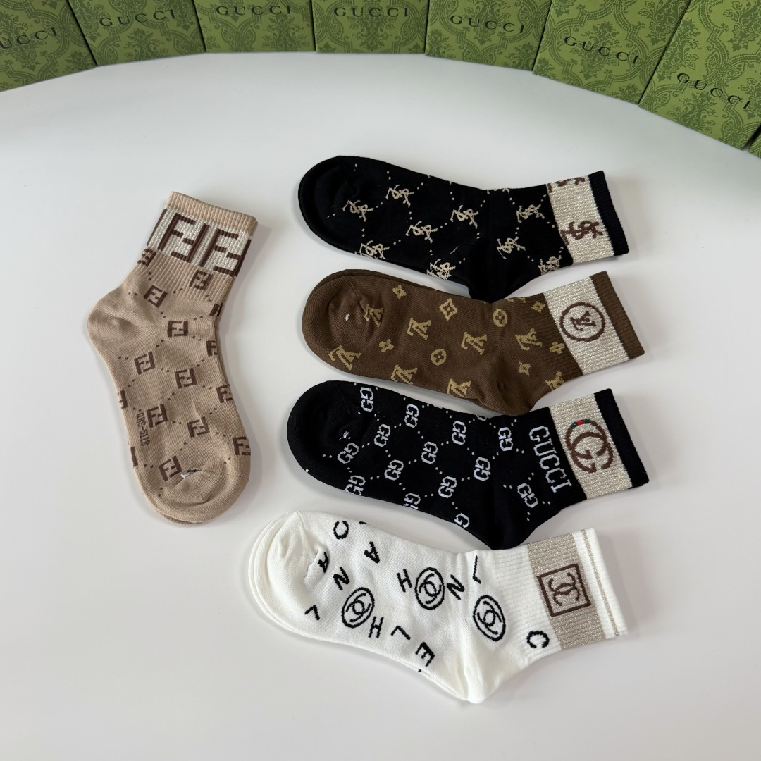 💛配专柜包装 Gucci（古驰）新款中长款堆堆袜袜子！一盒五双，专柜同步筒袜袜子，💛大牌出街，潮人必备🔥超好搭。