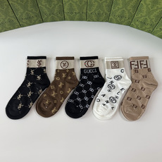 💛配专柜包装 Gucci(古驰)新款中长款堆堆袜袜子!一盒五双,专柜同步筒袜袜子,💛大牌出街,潮人必备🔥超好搭。 💛配专柜包装 Gucci(古驰)新款中长款堆堆袜袜子!一盒五双,专柜同步筒袜袜子,💛大牌出街,潮人必备🔥超好搭。