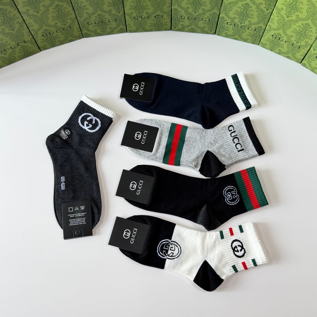 💛配专柜包装 Gucci（古驰）新款中长款堆堆袜袜子！一盒五双，专柜同步筒袜袜子，💛大牌出街，潮人必备🔥超好搭