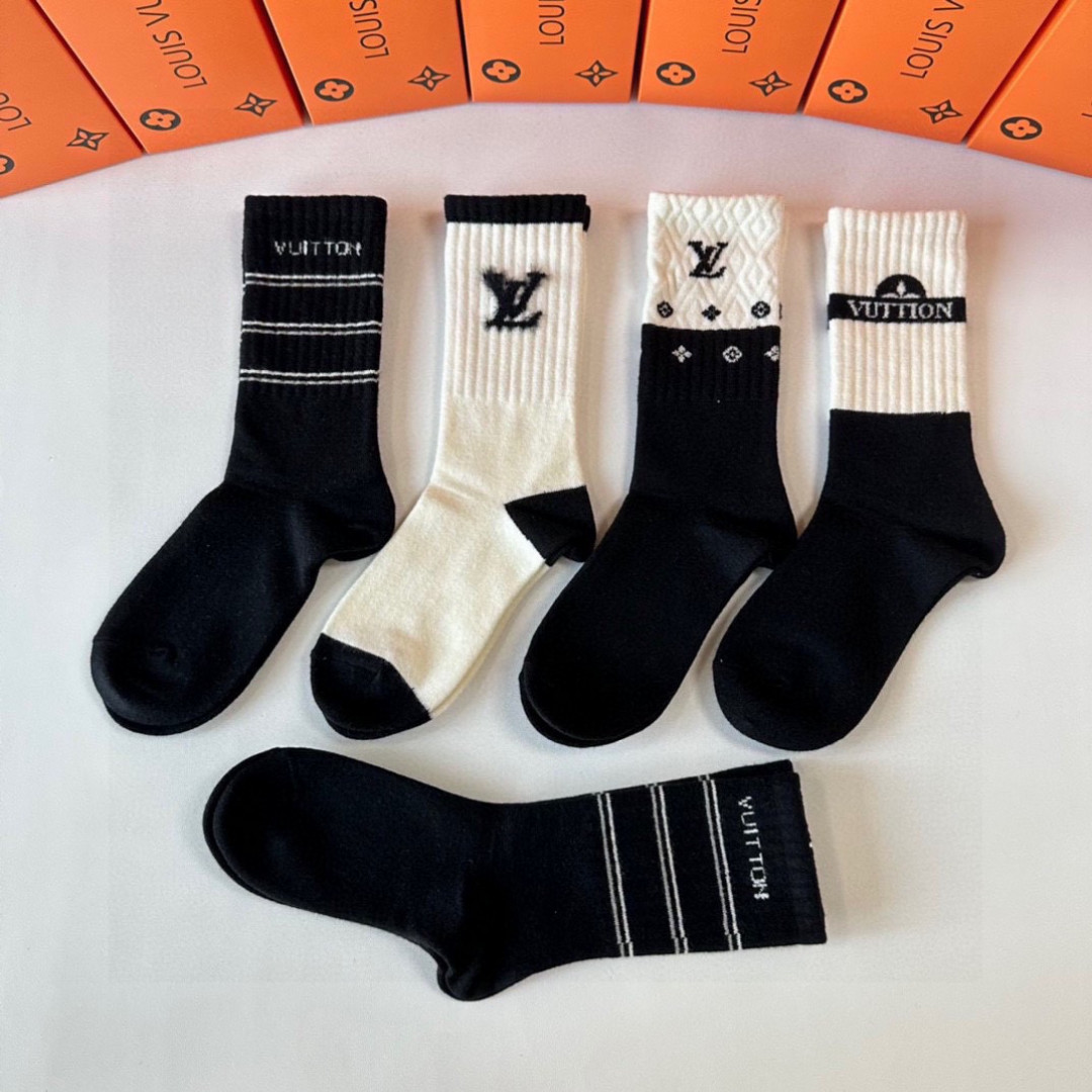 💛配专柜包装 LV（路易威登）新款爆款羊毛中长款堆堆袜袜子！一盒五双，专柜同步筒袜袜子，💛大牌出街，潮人必备🔥超好搭