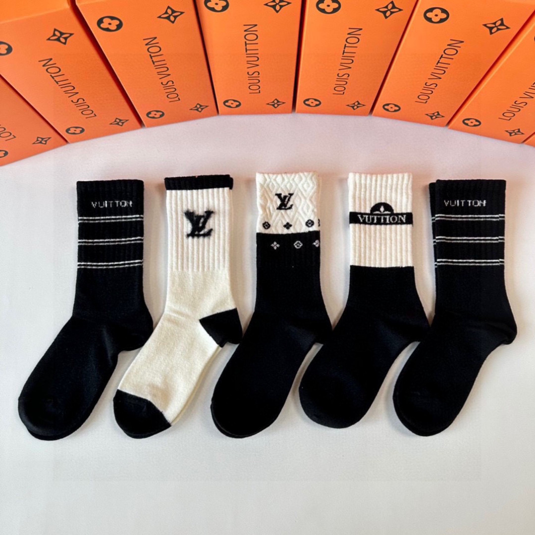 💛配专柜包装 LV（路易威登）新款爆款羊毛中长款堆堆袜袜子！一盒五双，专柜同步筒袜袜子，💛大牌出街，潮人必备🔥超好搭