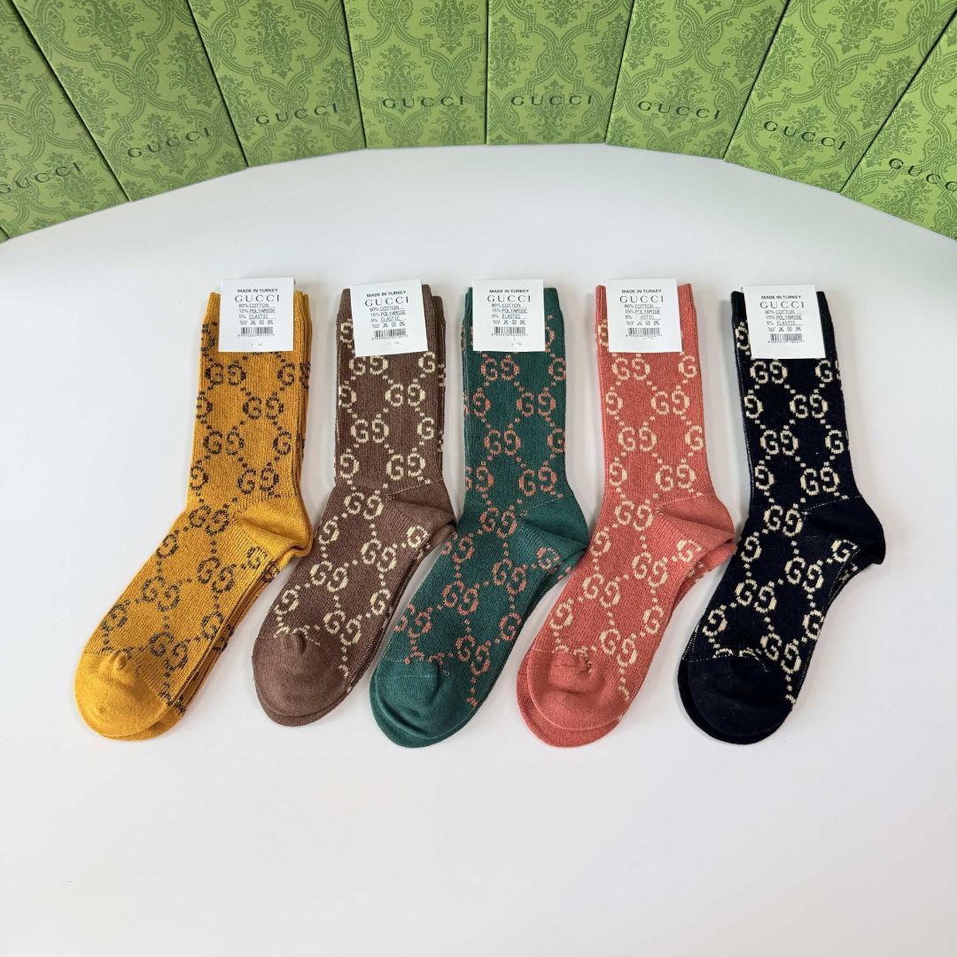 💛配专柜包装 Gucci（古驰）新款双针刺绣中长款堆堆袜袜子！一盒五双，专柜同步筒袜袜子，💛大牌出街，潮人必备🔥超好搭。