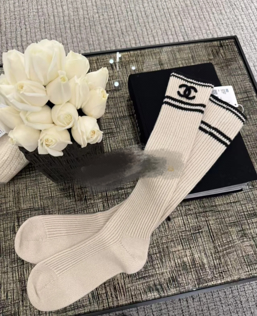 💛配包装 Chanel (香奈儿) 爆款出货 官网新款双针羊绒长袜堆堆袜袜子🧦！一盒一双，专柜同步筒袜袜子，💛大牌出街，