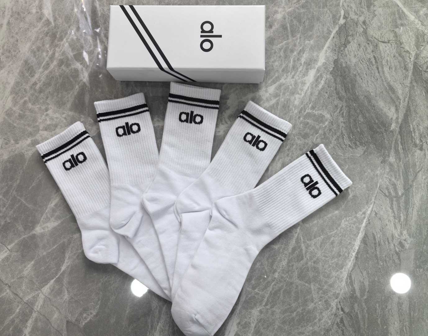 配包装 ALO（阿洛）新款中长款堆堆袜袜子！一盒五双， 专柜同步筒款袜子，💛大牌出街，潮人必备🔥超好搭