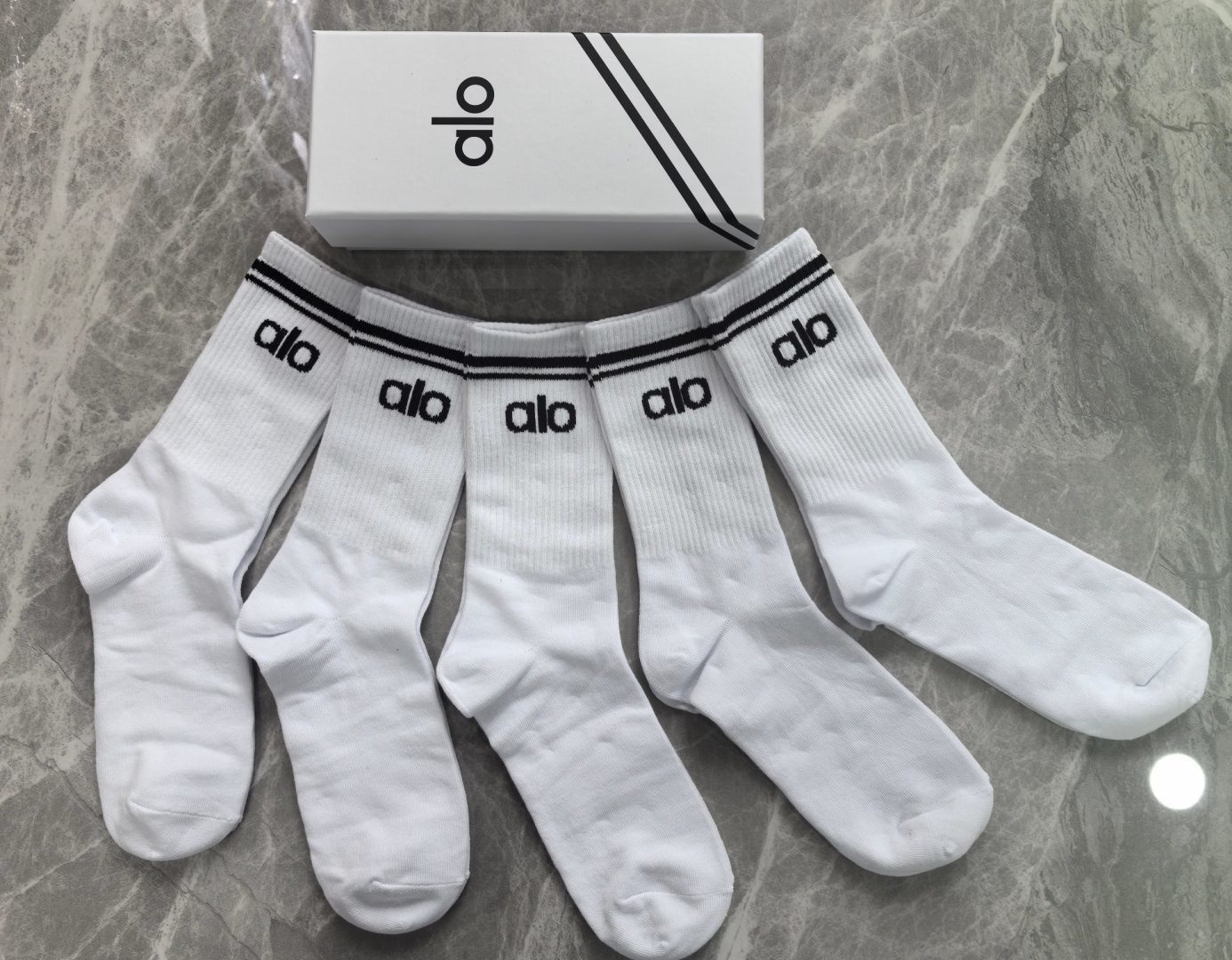 配包装 ALO（阿洛）新款中长款堆堆袜袜子！一盒五双， 专柜同步筒款袜子，💛大牌出街，潮人必备🔥超好搭