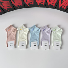 💛配专柜包装 NIKE(耐克)新款中短款袜堆堆袜袜子!一盒五双,专柜同步筒袜袜子,💛大牌出街,潮人必备🔥超好搭 💛配专柜包装 NIKE(耐克)新款中短款袜堆堆袜袜子!一盒五双,专柜同步筒袜袜子,💛大牌出街,潮人必备🔥超好搭