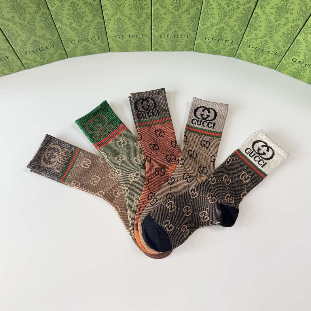 💛配专柜包装 Gucci（古驰）新款中长款堆堆袜袜子！一盒五双，专柜同步筒袜袜子，💛大牌出街，潮人必备🔥超好搭