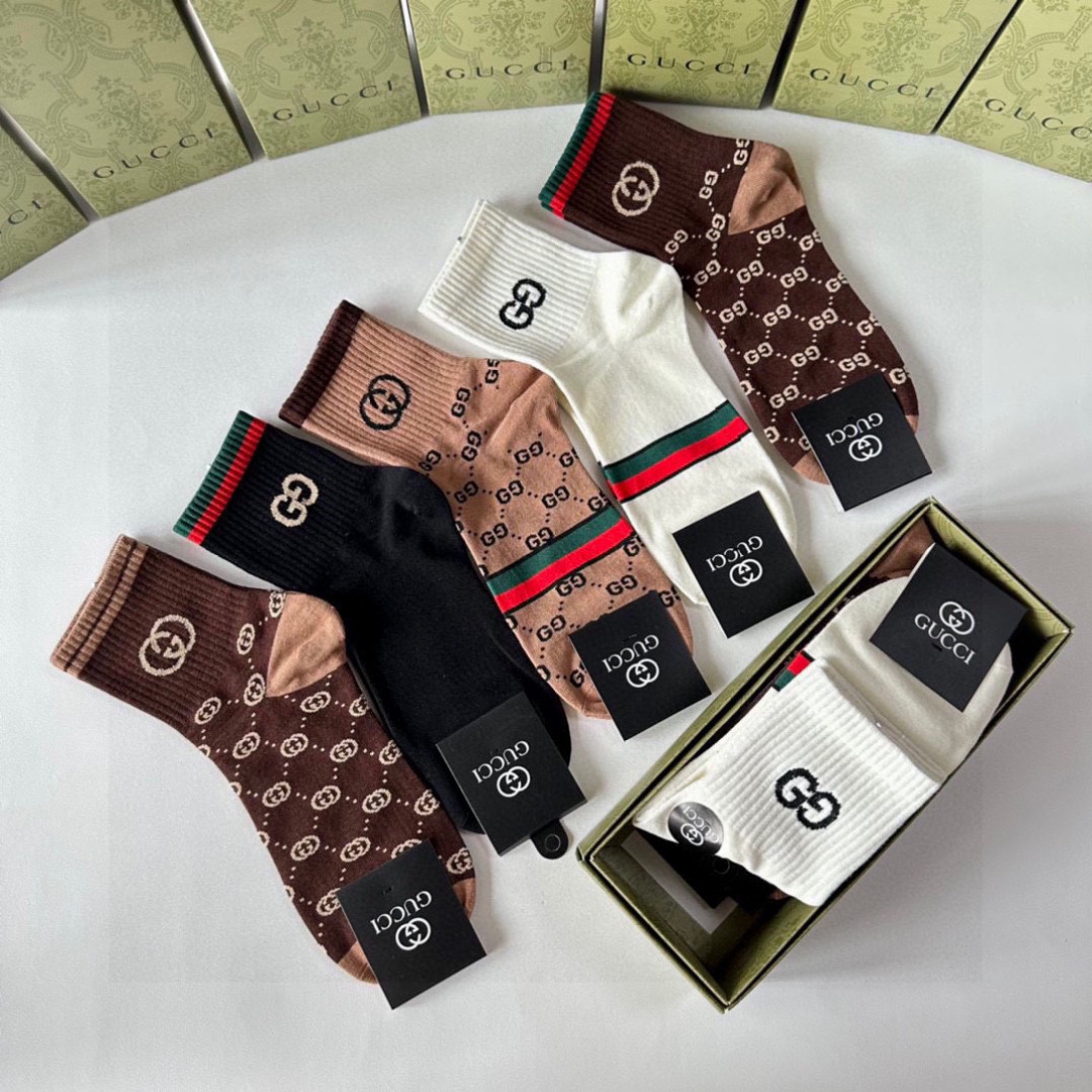 💛配专柜包装 Gucci（古驰）新款中长款堆堆袜袜子！一盒五双，专柜同步筒袜袜子，💛大牌出街，潮人必备🔥超好搭