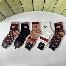 💛配专柜包装 Gucci(古驰)新款中长款堆堆袜袜子!一盒五双,专柜同步筒袜袜子,💛大牌出街,潮人必备🔥超好搭 💛配专柜包装 Gucci(古驰)新款中长款堆堆袜袜子!一盒五双,专柜同步筒袜袜子,💛大牌出街,潮人必备🔥超好搭