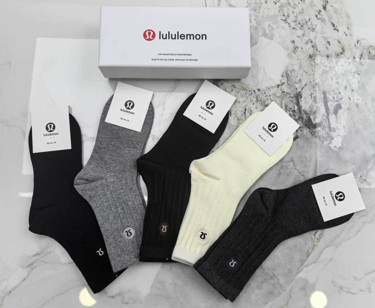 💛配专柜包装 luluemon(露露)最新双针中长筒刺绣款堆堆袜袜子！一盒五双，专柜同步筒袜袜子，💛大牌出街，潮人必备🔥