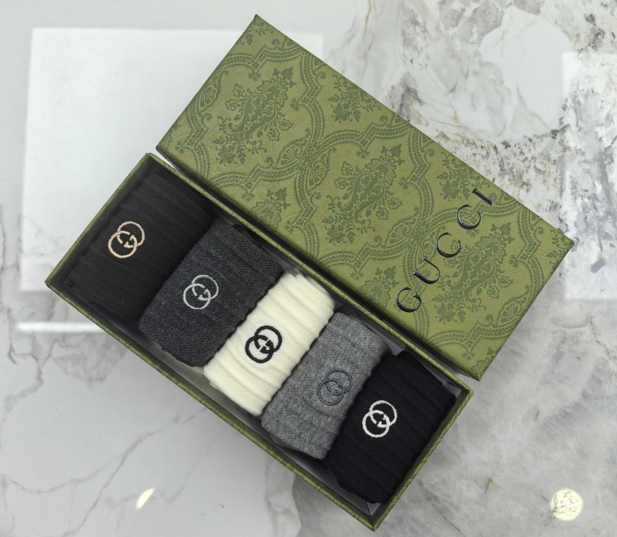 💛配专柜包装 GUCCI（古驰）最新双针中长筒刺绣款堆堆袜袜子！一盒五双，专柜同步筒袜袜子，💛大牌出街，潮人必备🔥超好搭