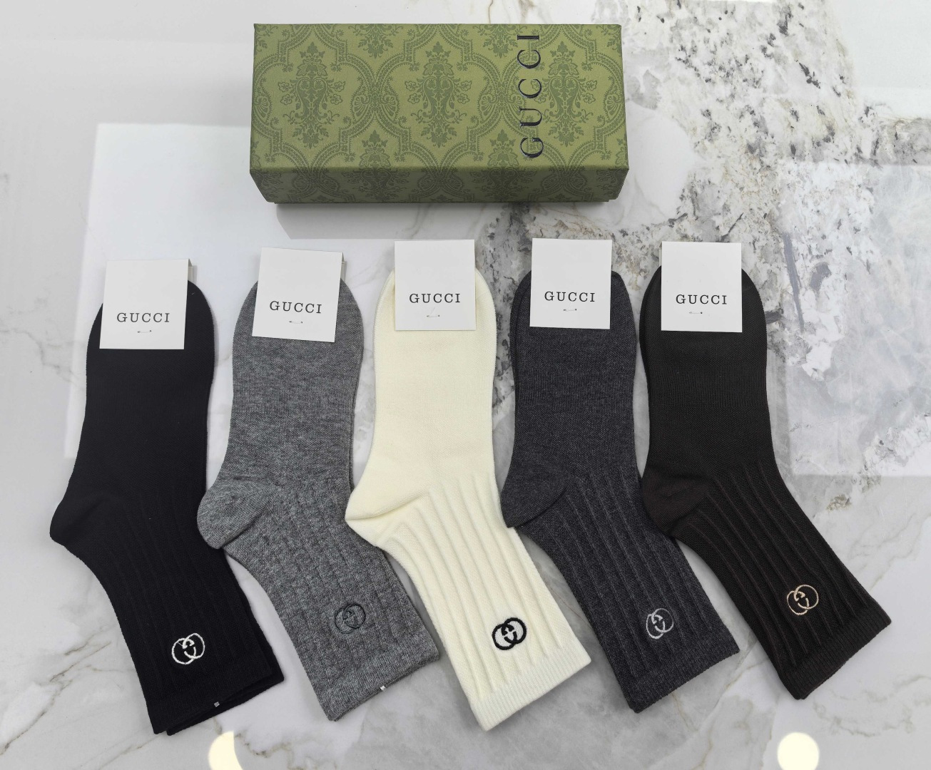 💛配专柜包装 GUCCI（古驰）最新双针中长筒刺绣款堆堆袜袜子！一盒五双，专柜同步筒袜袜子，💛大牌出街，潮人必备🔥超好搭