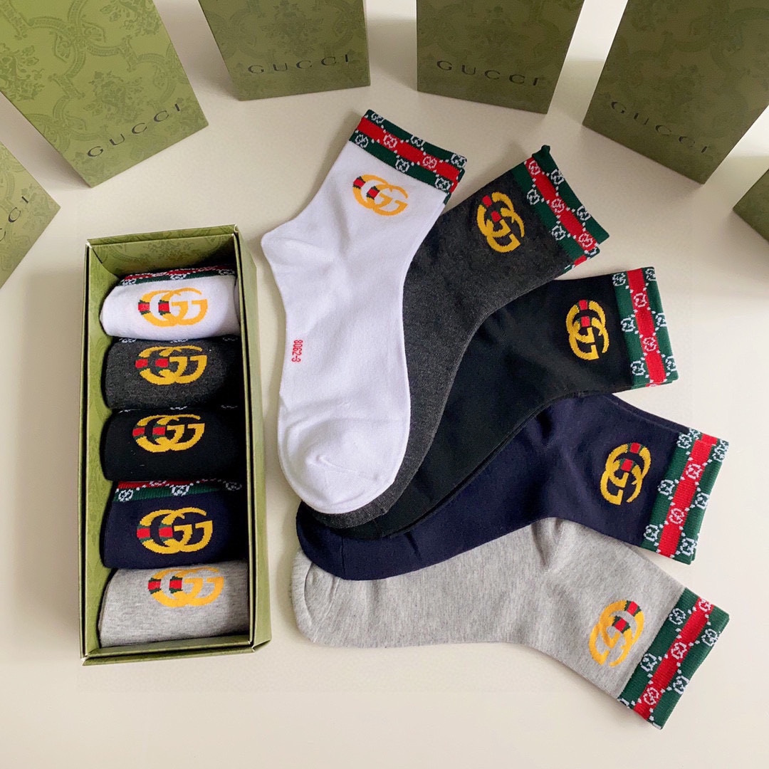💛配专柜包装 GUCCI（古驰）新款中长款堆堆袜袜子！一盒五双，专柜同步筒袜袜子，💛大牌出街，潮人必备🔥超好搭