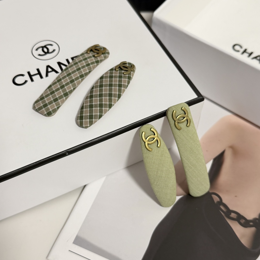 （一对）配全套包装 Chanel（香奈儿）今年最好卖的新款 Vintage中古复古发夹 超仙的一对 时髦精 随便入的款✨