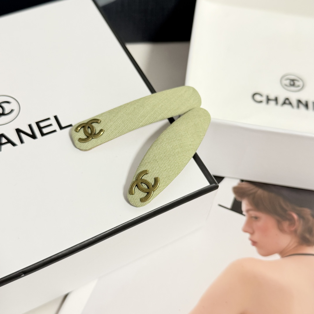 （一对）配全套包装 Chanel（香奈儿）今年最好卖的新款 Vintage中古复古发夹 超仙的一对 时髦精 随便入的款✨