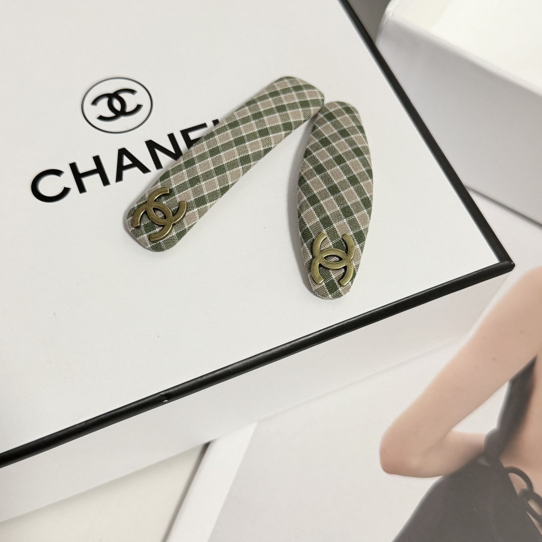 （一对）配全套包装 Chanel（香奈儿）今年最好卖的新款 Vintage中古复古发夹 超仙的一对 时髦精 随便入的款✨