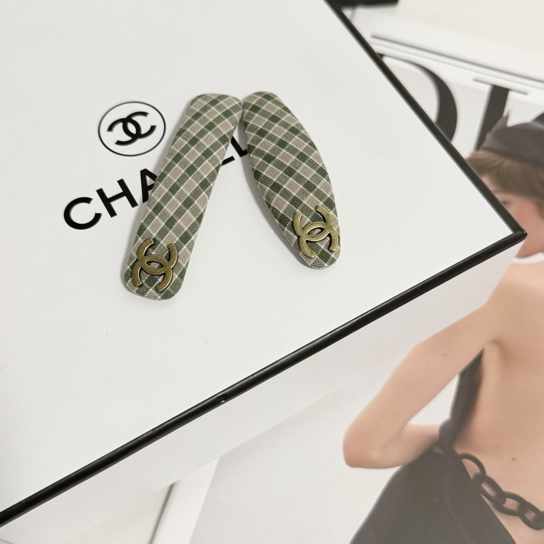 （一对）配全套包装 Chanel（香奈儿）今年最好卖的新款 Vintage中古复古发夹 超仙的一对 时髦精 随便入的款✨