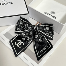 配专柜包装 Chanel(香奈儿)最新蝴蝶结中古发夹# 信我!人手必备的单品 这件必须买 洋气神仙颜值💕💫 小仙女要收了 配专柜包装 Chanel(香奈儿)最新蝴蝶结中古发夹# 信我!人手必备的单品 这件必须买 洋气神仙颜值💕💫 小仙女要收了
