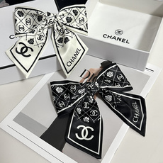 配专柜包装 Chanel(香奈儿)最新蝴蝶结中古发夹# 信我!人手必备的单品 这件必须买 洋气神仙颜值💕💫 小仙女要收了 配专柜包装 Chanel(香奈儿)最新蝴蝶结中古发夹# 信我!人手必备的单品 这件必须买 洋气神仙颜值💕💫 小仙女要收了