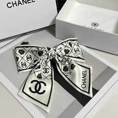 配专柜包装 Chanel(香奈儿)最新蝴蝶结中古发夹# 信我!人手必备的单品 这件必须买 洋气神仙颜值💕💫 小仙女要收了 配专柜包装 Chanel(香奈儿)最新蝴蝶结中古发夹# 信我!人手必备的单品 这件必须买 洋气神仙颜值💕💫 小仙女要收了
