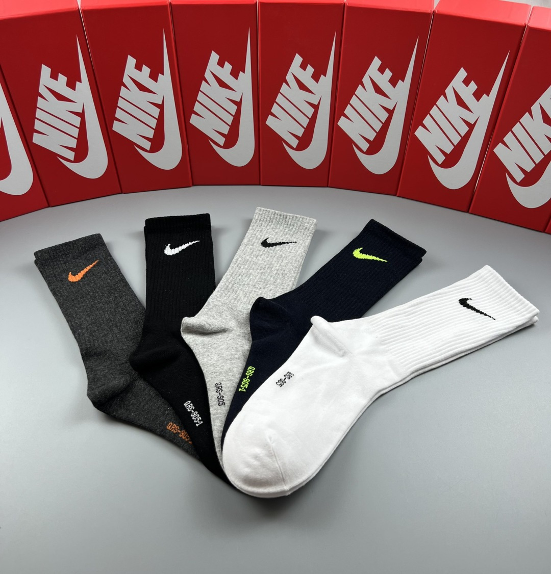 💛配专柜包装 NIKE（耐克）新款中长款堆堆袜袜子！一盒五双，专柜同步筒袜袜子，💛大牌出街，潮人必备🔥超好搭