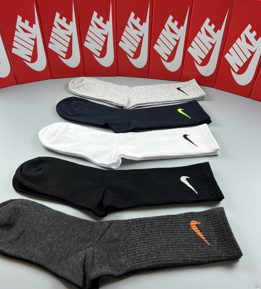 💛配专柜包装 NIKE（耐克）新款中长款堆堆袜袜子！一盒五双，专柜同步筒袜袜子，💛大牌出街，潮人必备🔥超好搭