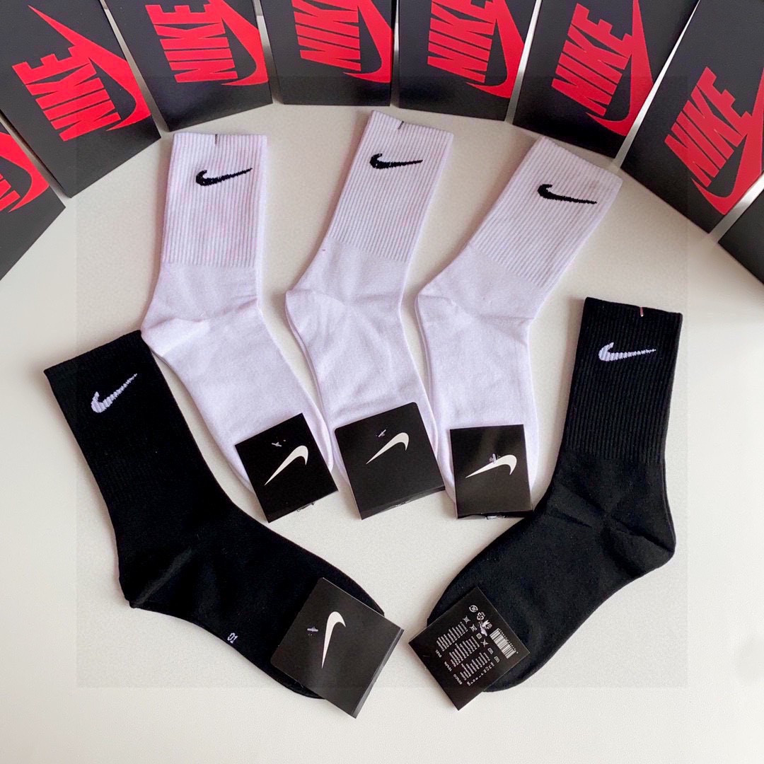 💛配包装 NIKE（耐克）新款经典中长款堆堆袜袜子！一盒五双， 专柜同步筒袜袜子，💛大牌出街，潮人必备🔥超好搭。