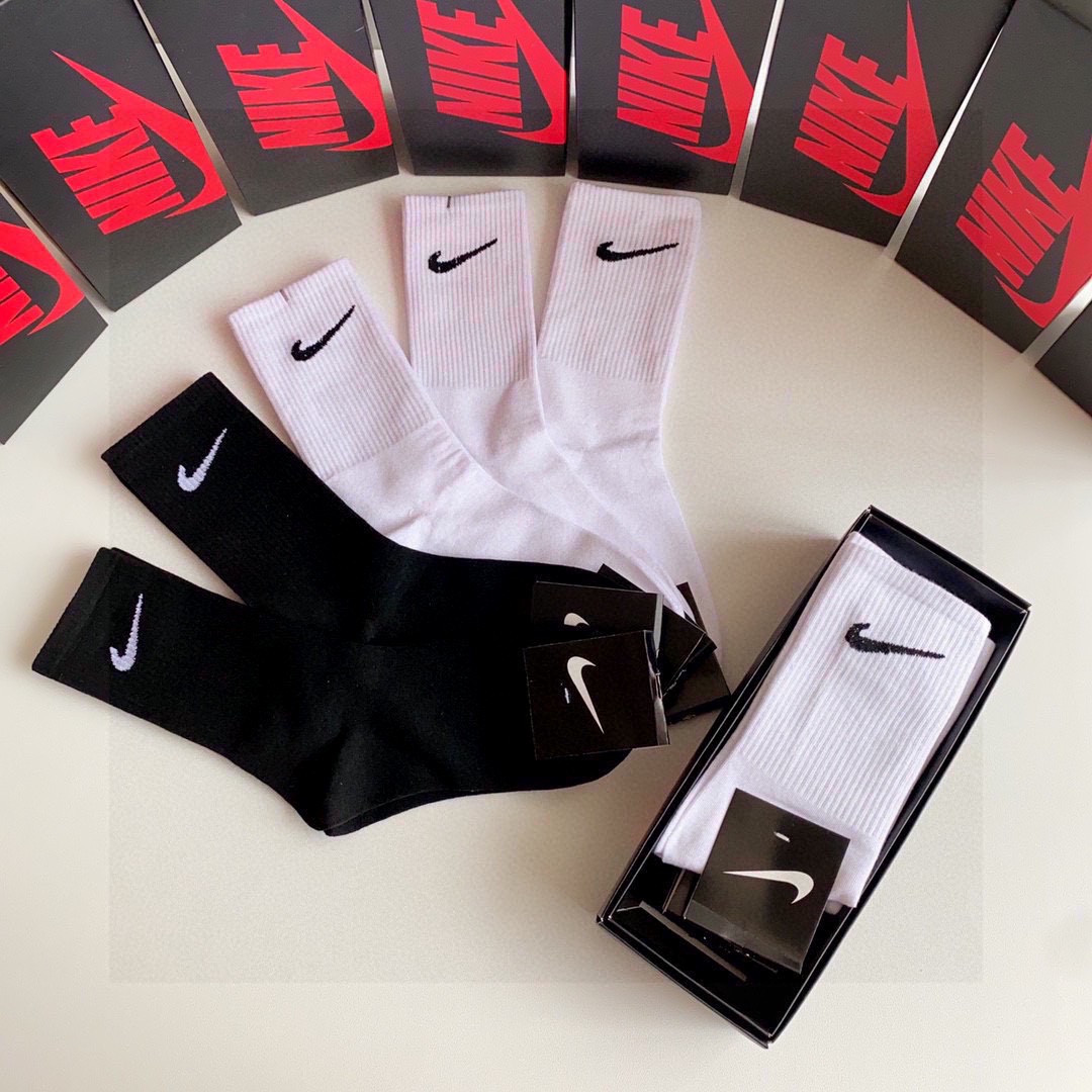 💛配包装 NIKE（耐克）新款经典中长款堆堆袜袜子！一盒五双， 专柜同步筒袜袜子，💛大牌出街，潮人必备🔥超好搭。