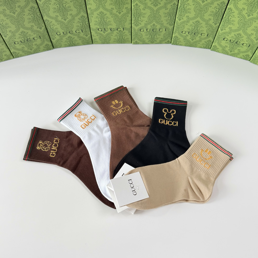 💛配专柜包装 Gucci（古驰）新款中长款堆堆袜袜子！一盒五双，专柜同步筒袜袜子，💛大牌出街，潮人必备🔥超好搭。