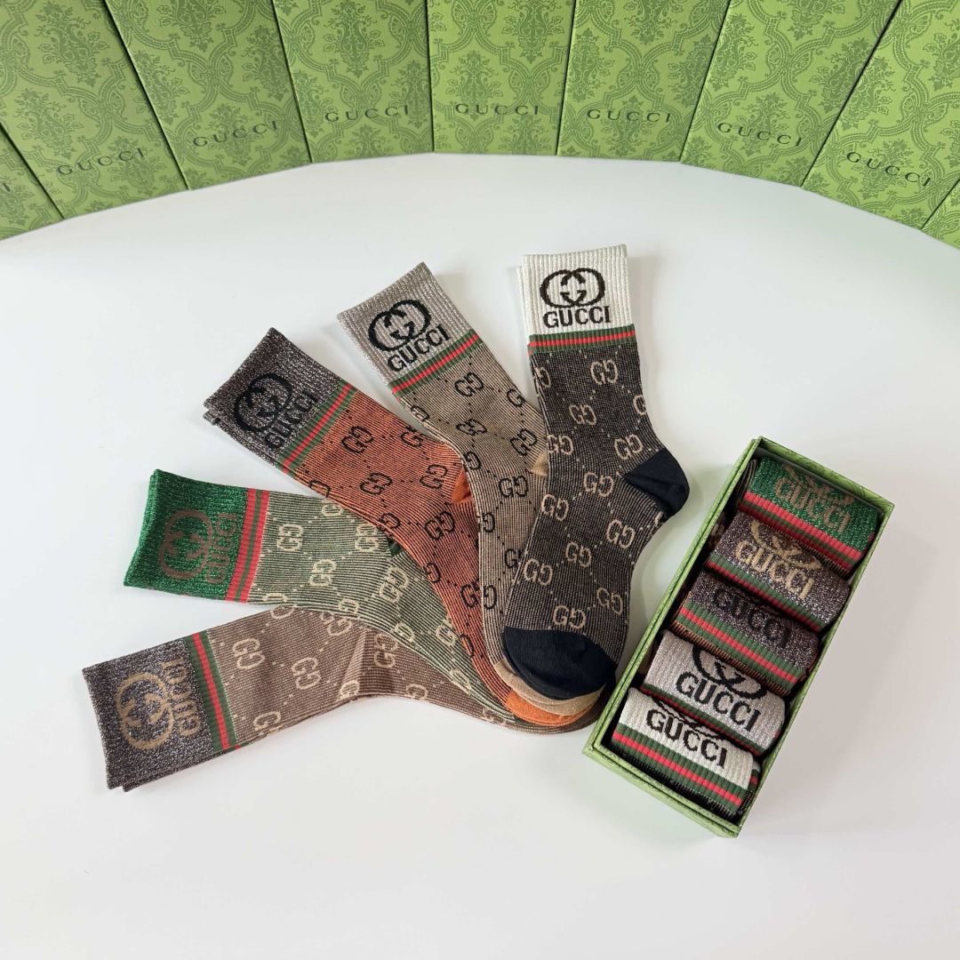 💛配专柜包装 Gucci（古驰）新款中长款堆堆袜袜子！一盒五双，专柜同步筒袜袜子，💛大牌出街，潮人必备🔥超好搭。