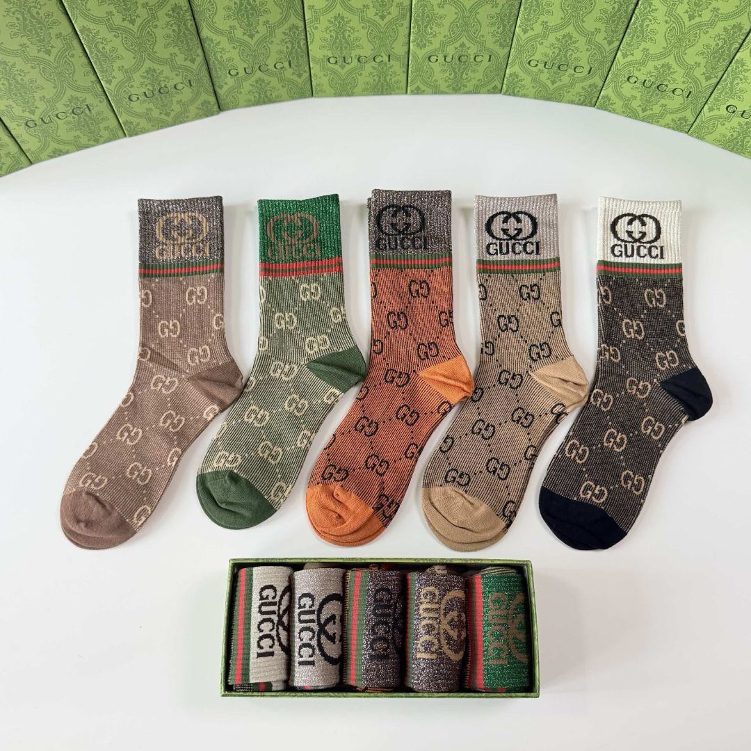 💛配专柜包装 Gucci（古驰）新款中长款堆堆袜袜子！一盒五双，专柜同步筒袜袜子，💛大牌出街，潮人必备🔥超好搭。