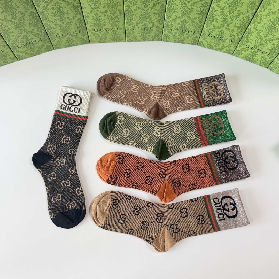 💛配专柜包装 Gucci（古驰）新款中长款堆堆袜袜子！一盒五双，专柜同步筒袜袜子，💛大牌出街，潮人必备🔥超好搭。