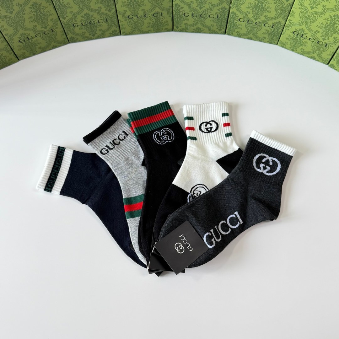 💛配专柜包装 Gucci（古驰）新款中长款堆堆袜袜子！一盒五双，专柜同步筒袜袜子，💛大牌出街，潮人必备🔥超好搭