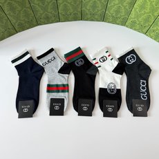 💛配专柜包装 Gucci(古驰)新款中长款堆堆袜袜子!一盒五双,专柜同步筒袜袜子,💛大牌出街,潮人必备🔥超好搭 💛配专柜包装 Gucci(古驰)新款中长款堆堆袜袜子!一盒五双,专柜同步筒袜袜子,💛大牌出街,潮人必备🔥超好搭