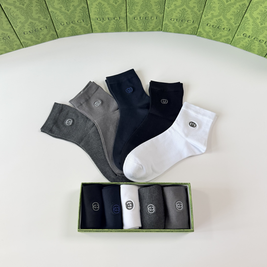 💛配专柜包装 Gucci（古驰）新款莫代尔刺绣中长款堆堆袜袜子！一盒五双，专柜同步筒袜袜子，💛大牌出街，潮人必备🔥超好搭